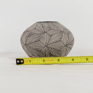 Acoma New Mexico Pueblo American Native Jar Vase Pottery Art Signed E. Chino