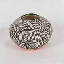 Acoma New Mexico Pueblo American Native Jar Vase Pottery Art Signed E. Chino