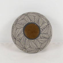 Acoma New Mexico Pueblo American Native Jar Vase Pottery Art Signed E. Chino