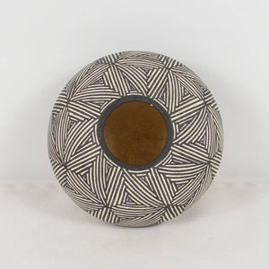 Acoma New Mexico Pueblo American Native Jar Vase Pottery Art Signed E. Chino