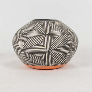 Acoma New Mexico Pueblo American Native Jar Vase Pottery Art Signed E. Chino